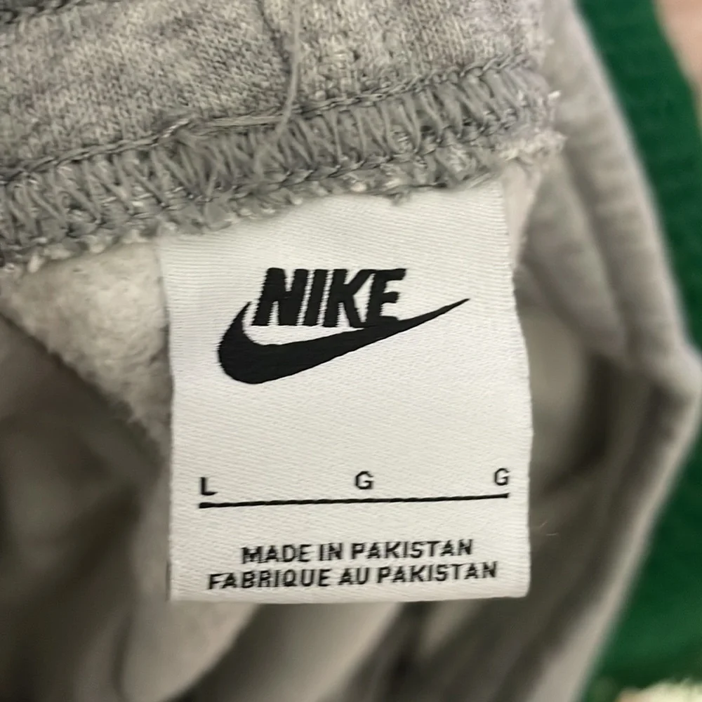 Nike - Picture 3 of 3